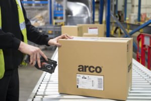 Arco NDC Interior - Fulfilment - scanning parcels 2